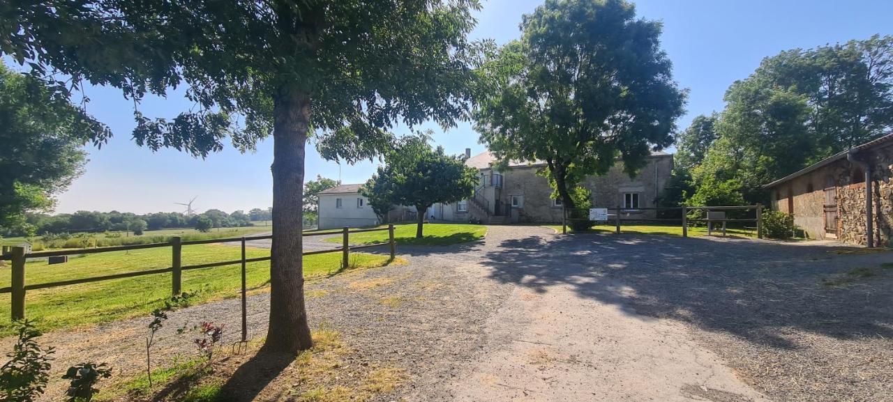 Le Logis des Chons à la campagne à Saint hilaire du Bois - Lys Haut Layon Le Plessis  Extérieur photo