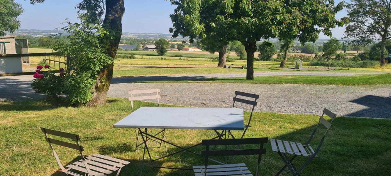 Le Logis des Chons à la campagne à Saint hilaire du Bois - Lys Haut Layon Le Plessis  Extérieur photo